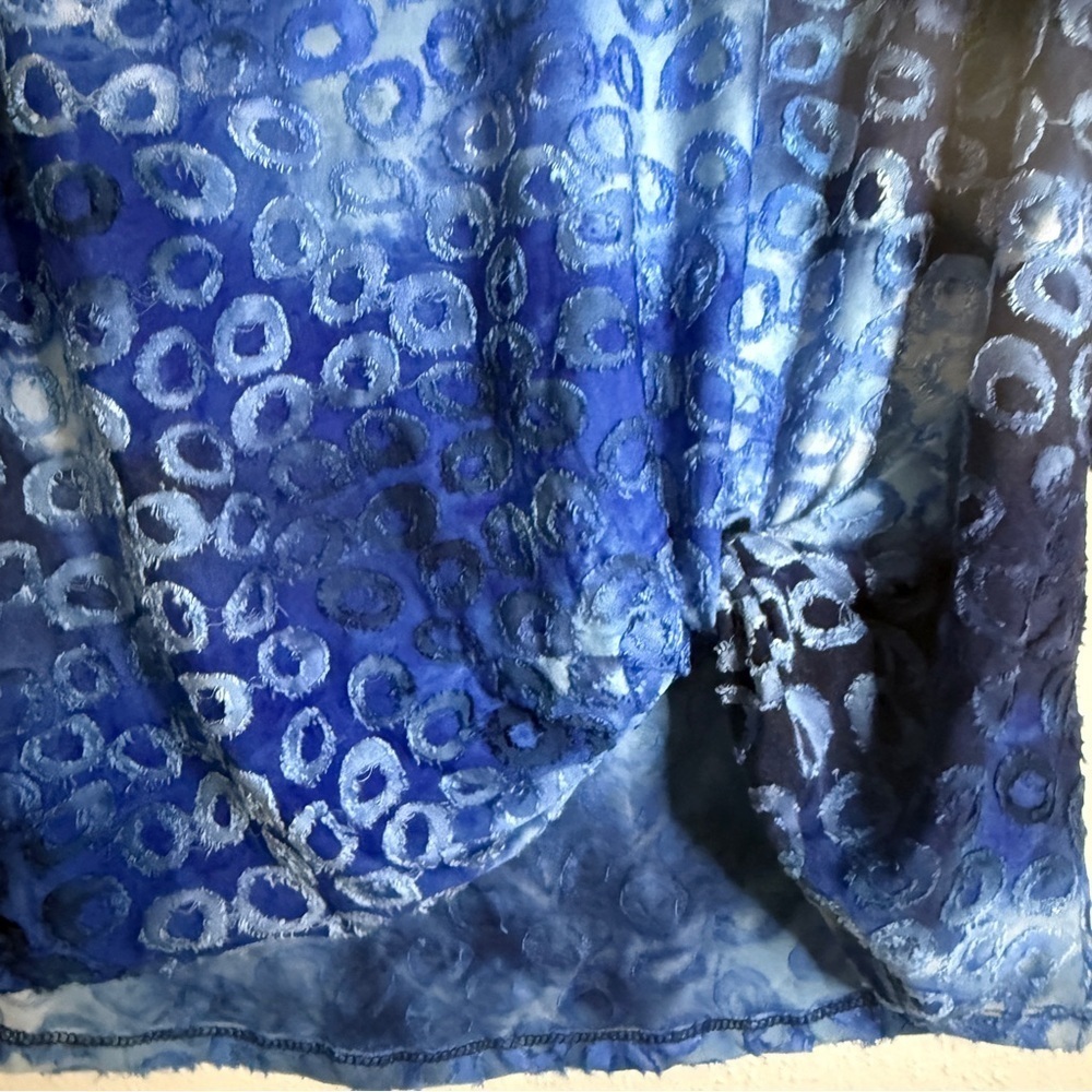 Ruby Rd. Textured, Blue Patterned Three Fourth Sleeved Top. Sz M. - Picture 4 of 6